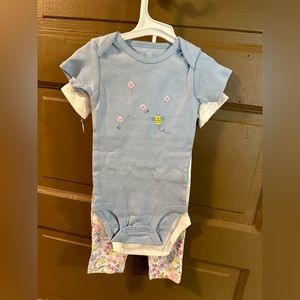 Carter’s 3 piece set. 12M